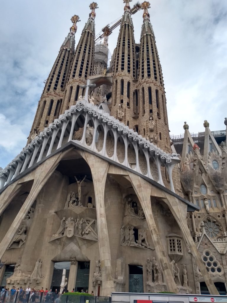 Fetish Experience a Barcellona, viaggio fetish con Feticciosa piedi Sagrada Famiglia